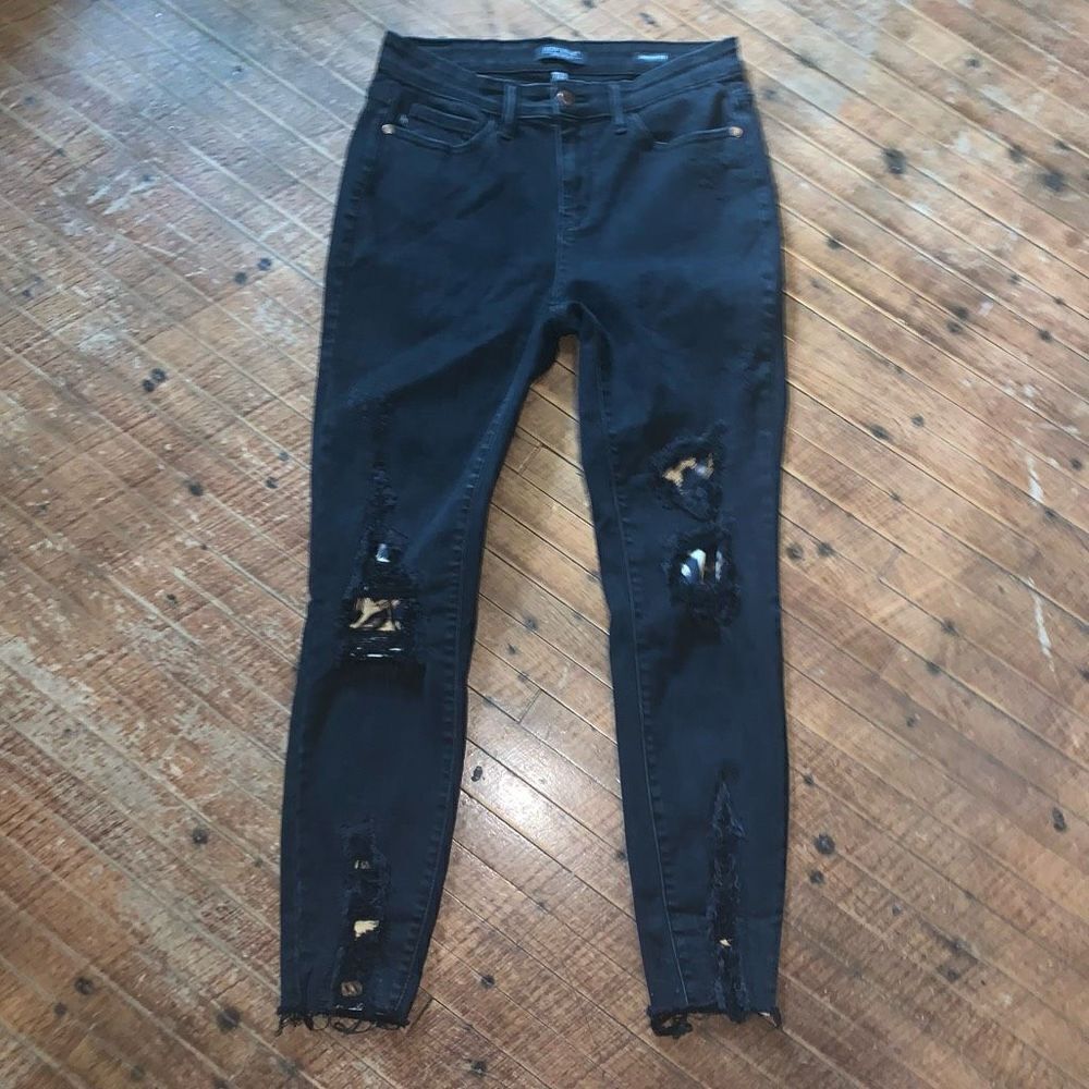 Judy Blue 7/28 raw hem leopard patch skinny fit boutique jeans
